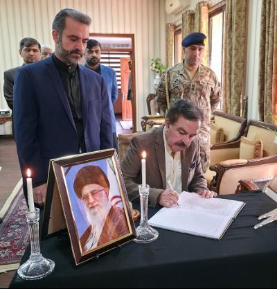 حضور استاندار بلوچستان در سرکنسولگری جمهوری اسلامی ایران و ابراز تسلیت به مناسبت شهادت حضرت آیت‌الله سید علی خامنه‌ای (رح)